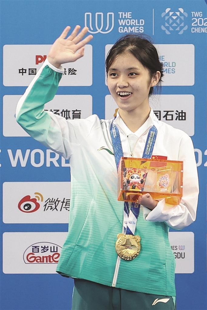 邓喜获得冠, entit