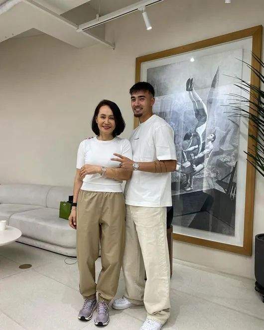 也在观察范