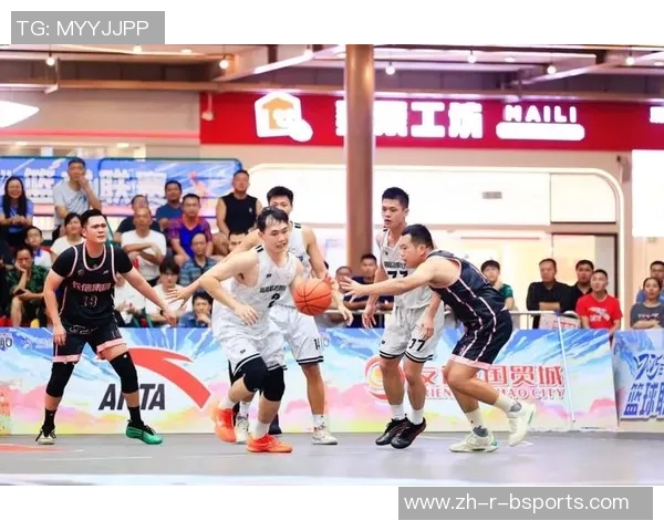 篮球球星挑战足球场 激烈对抗展现运动员跨界魅力